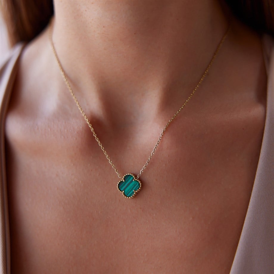 Yonca Model Yeşil Renk Paslanmaz Çelik Üzeri Altın Kaplama Kolye